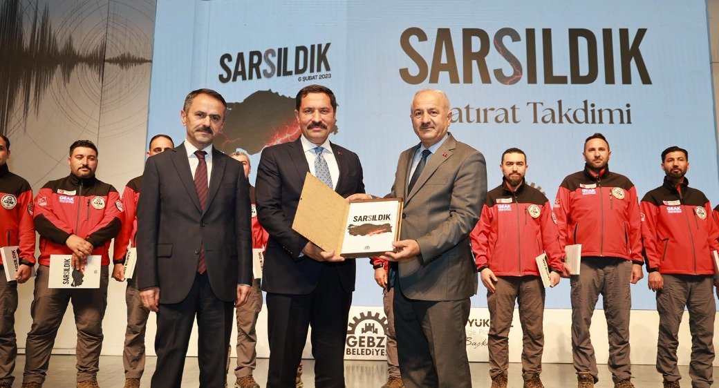 “Sarsıldık Sarıldık” Hatırat Takdimi Programı Yoğun Katılımla Gerçekleşti