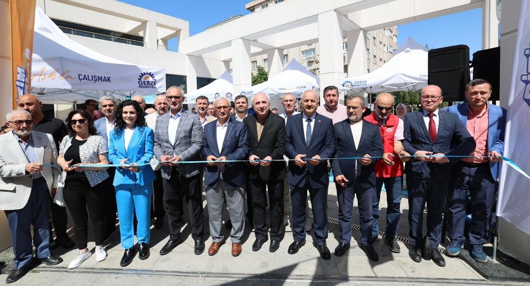 Gebze Belediyesi’nin “Bizim Yazarlar Kitap Tanıtım Günleri” Başladı