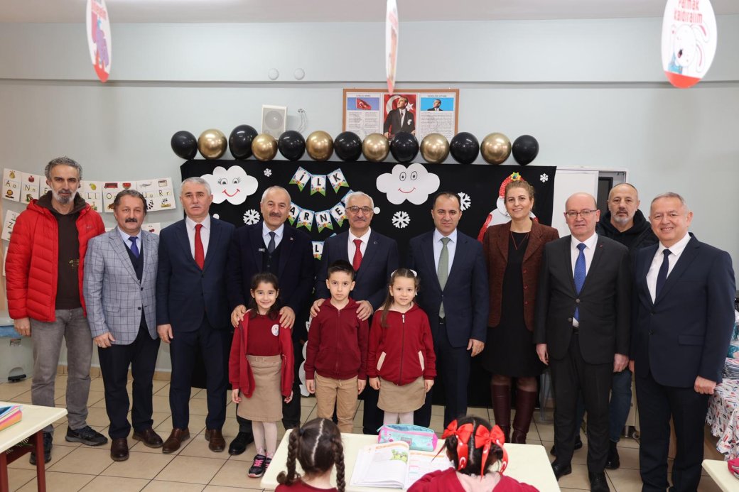 Sultan Ayhan İlkokulu’nda Yarıyıl Karneleri Dağıtıldı