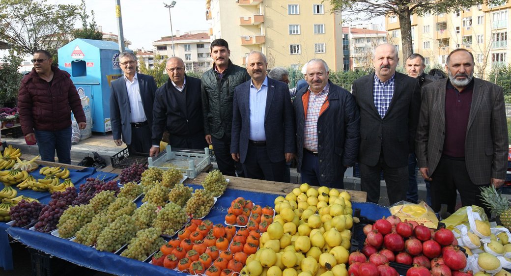 Başkan Büyükgöz Yenikent Pazarını ziyaret etti