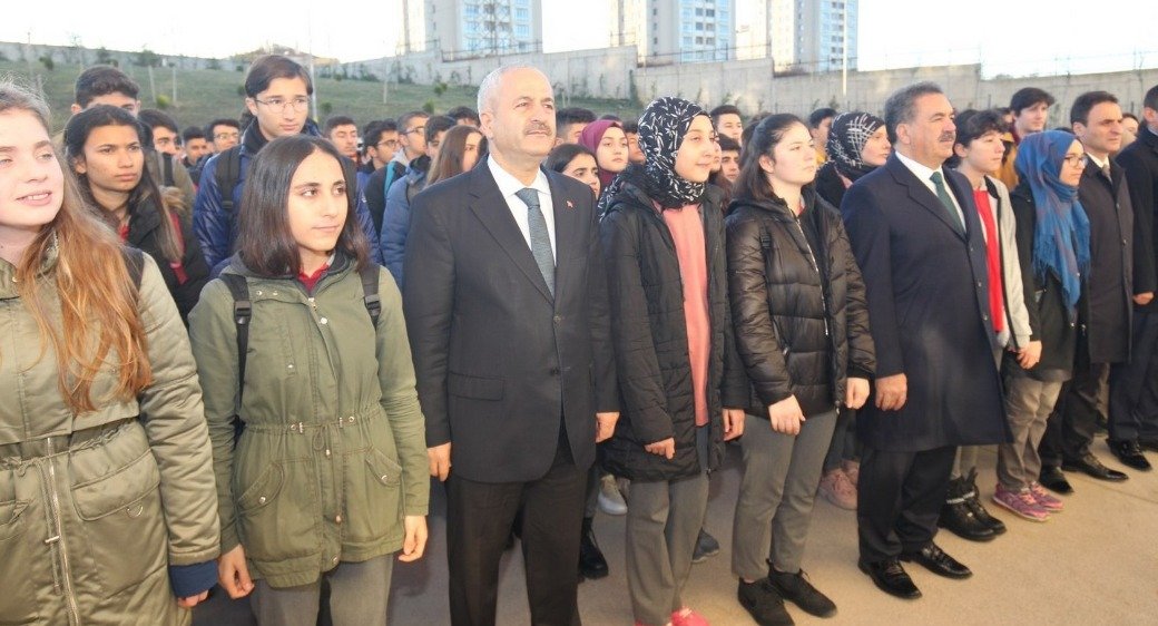 Kaymakam Güler ve Başkan Büyükgöz bayrak törenine katıldı