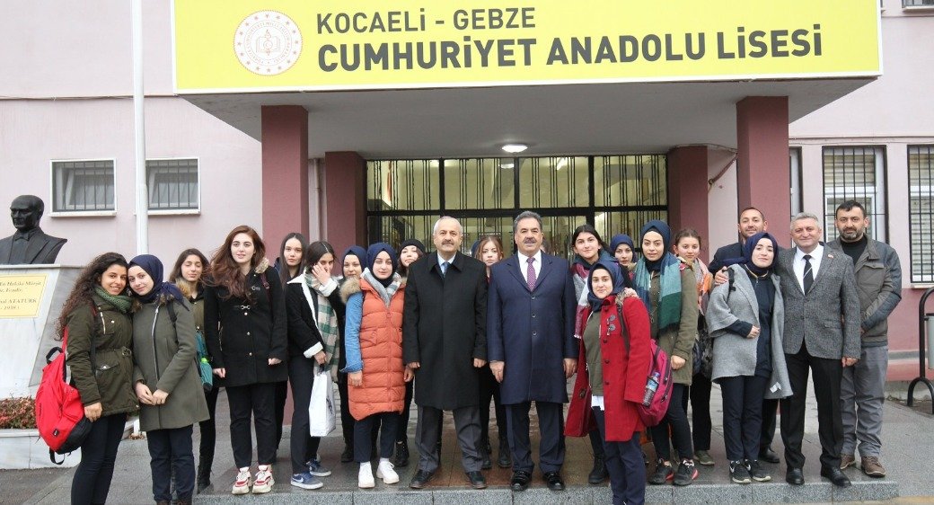 Kaymakam Güler ve Başkan Büyükgöz Bayrak Töreninde