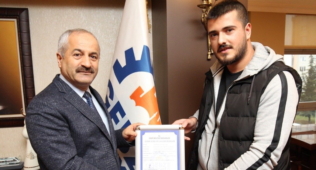 Başkan Büyükgöz yılın son ruhsatını verdi