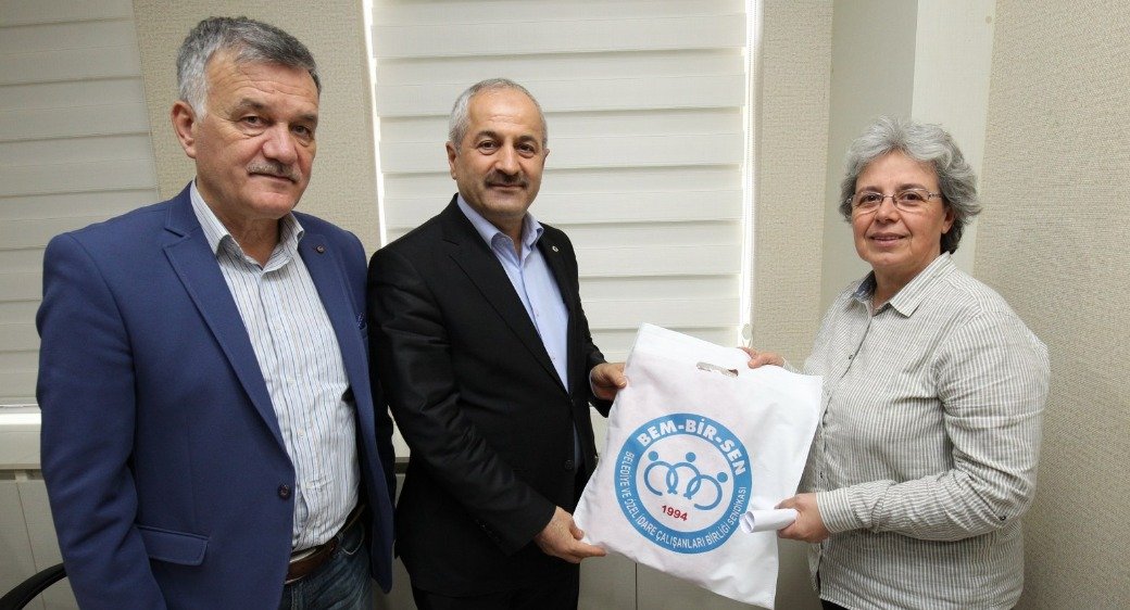 Başkan Büyükgöz personelin kadınlar gününü kutladı