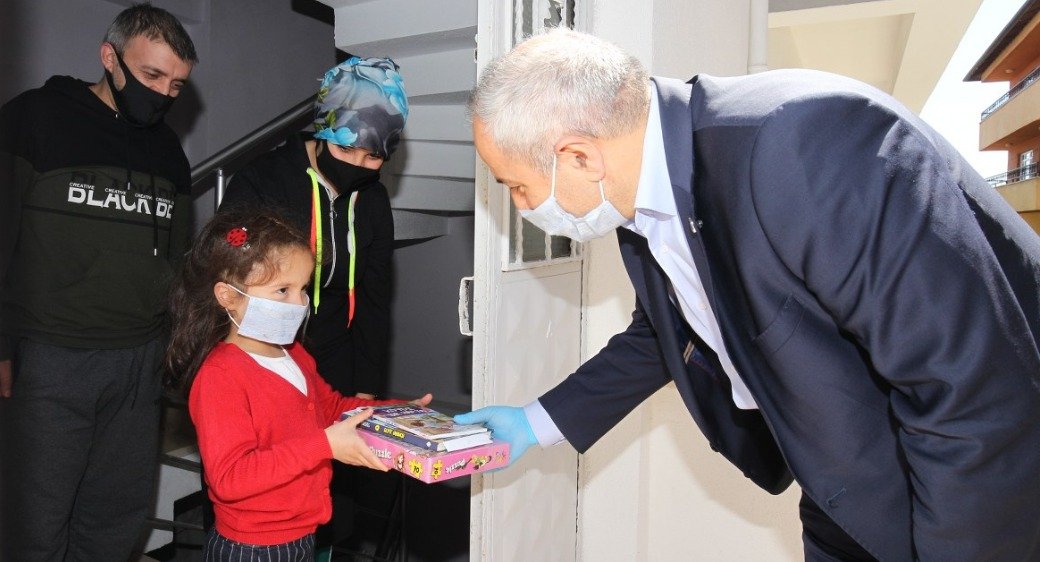 Başkan Büyükgöz Minik Miray’ı Sevindirdi