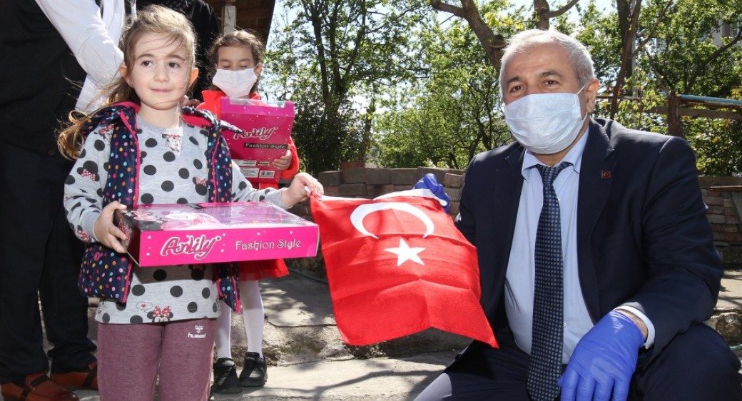 Başkan Zinnur Büyükgöz’den Çocuklara 23 Nisan Hediyeleri