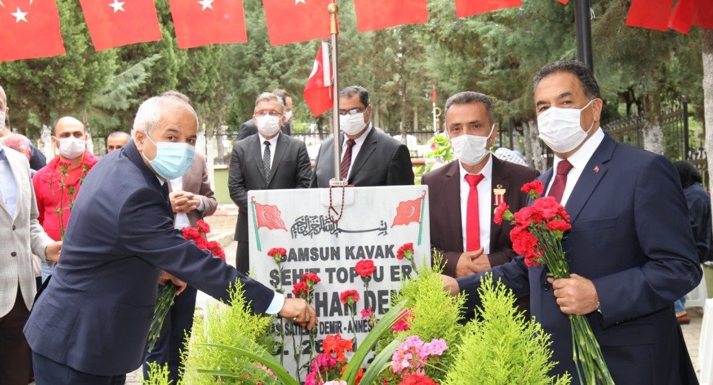 Başkan Büyükgöz ve Protokolden Şehitlik Ziyareti