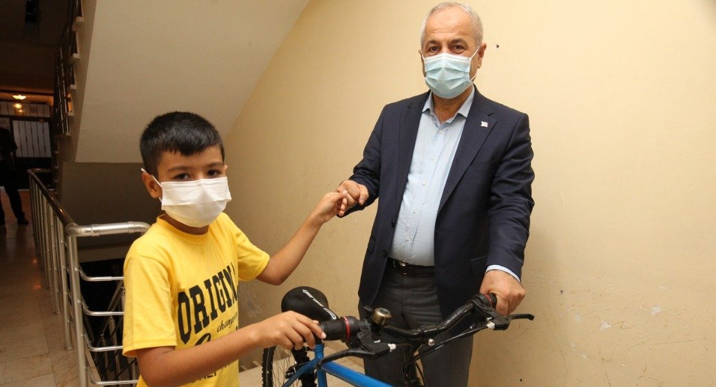 Başkan Büyükgöz’den Minik İsmail’e Sürpriz Hediye