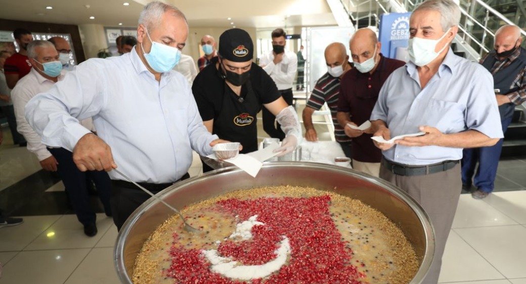 Başkan Büyükgöz’den  personele aşure ikramı