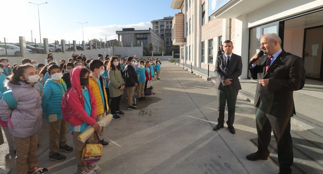 Kaymakam Güler ve Başkan Büyükgöz Kirazpınar’da Bayrak Töreninde