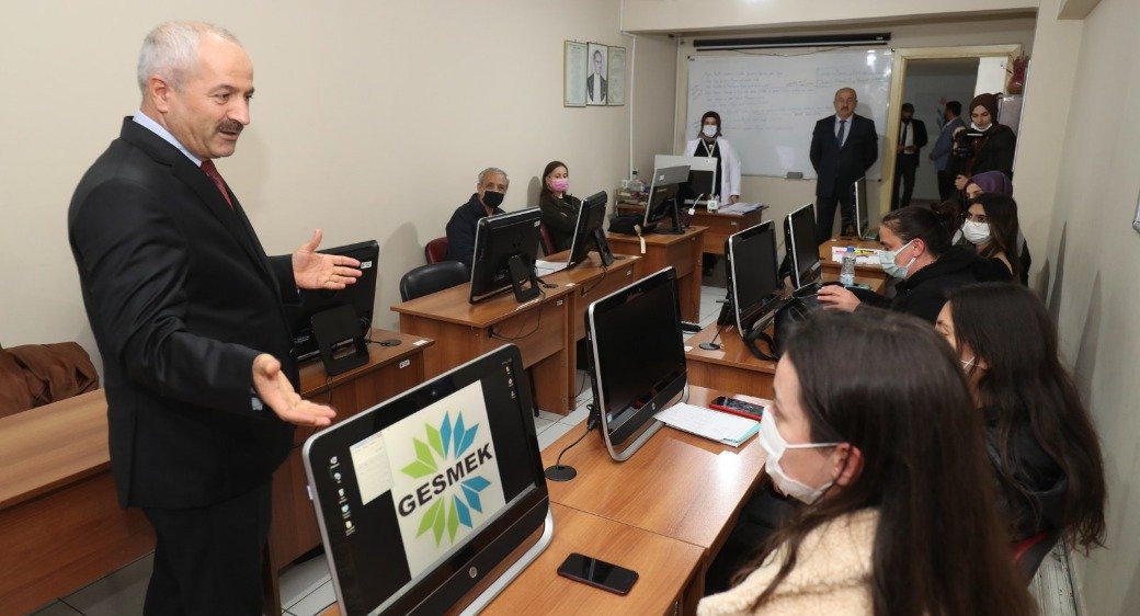 Başkan Büyükgöz GESMEK merkezinde