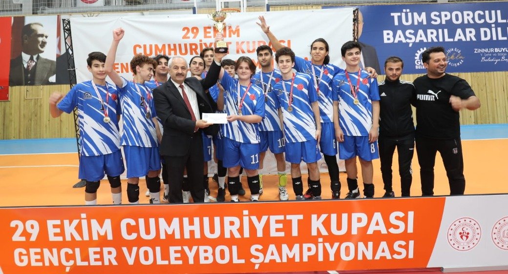 Cumhuriyet Kupası’nda Ödüller Başkan Büyükgöz’den