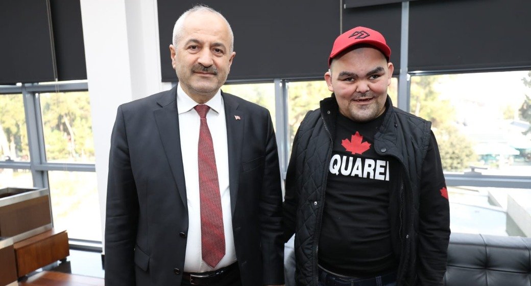 Başkan Büyükgöz’den Genç Tugay’a Anlamlı Hediye