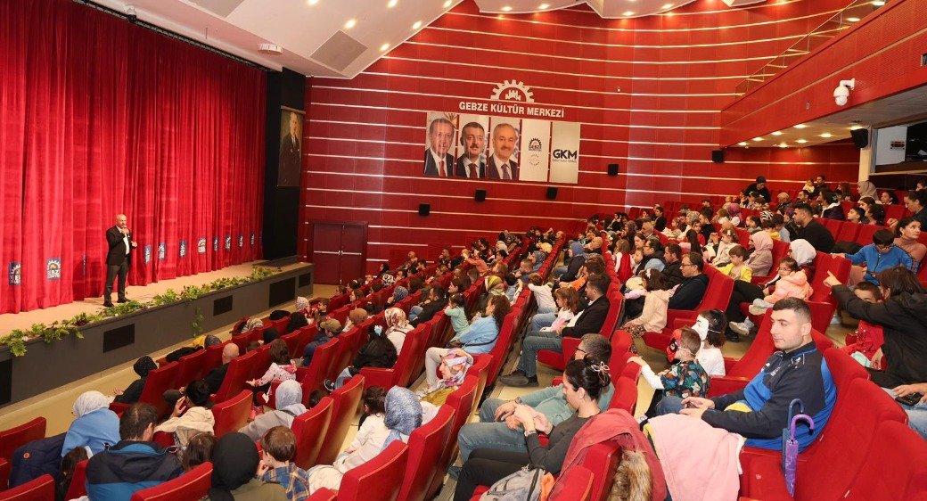 Minikler “Beneksiz Böcek Uğur” ile Keyifli Anlar Yaşadı