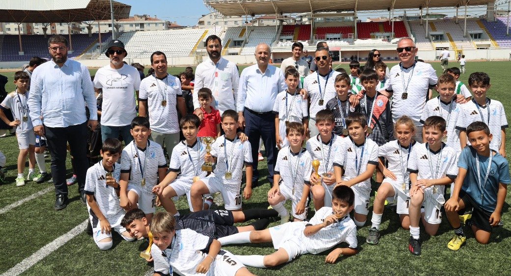 Başkan Büyükgöz Minik Sporcuları Yalnız Bırakmadı