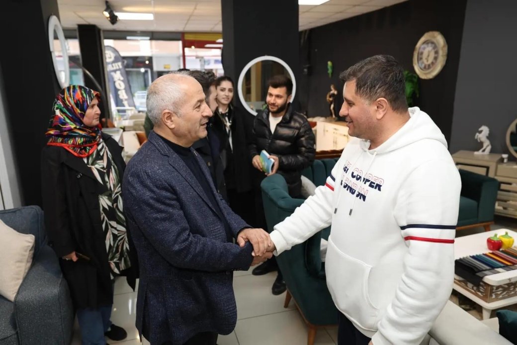 Başkan Adayı Büyükgöz, Şehit Numan Dede Caddesi’ni Gezdi