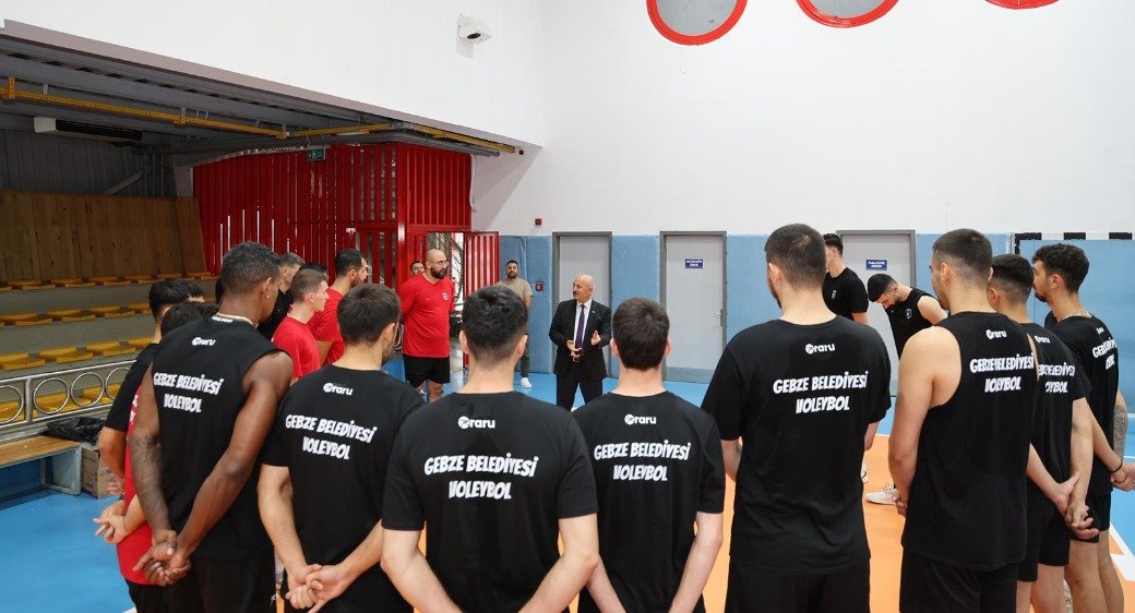 Başkan Büyükgöz, Gebze Belediyesi Voleybol Takımıyla Bir Araya Geldi