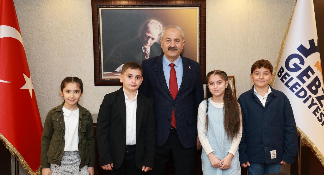 Başkan Büyükgöz Koltuğunu Minik Başkan’a Devretti