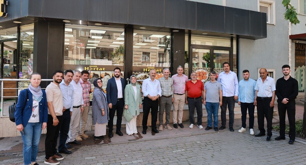 Başkan Zinnur Büyükgöz Arapçeşme’de Esnafla Bir Araya Geldi