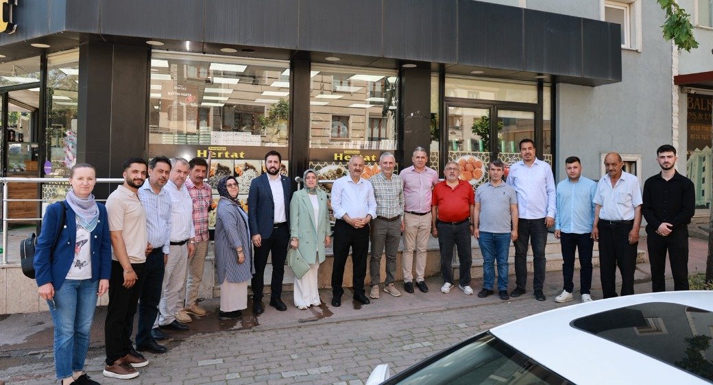 Başkan Zinnur Büyükgöz Arapçeşme’de Esnafla Bir Araya Geldi