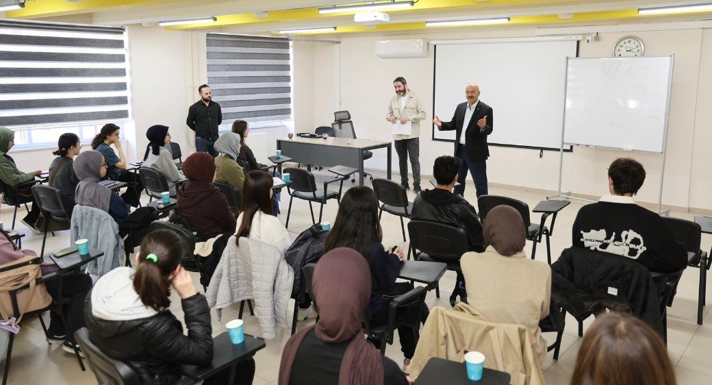 Başkan Büyükgöz Gençlerle Güzide Gençlik Merkezi’nde Buluştu