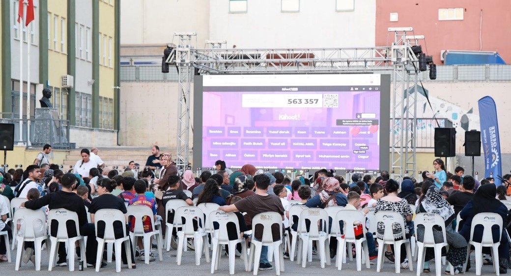 Mahallemde Sinema Var Tam Gaz Devam Ediyor