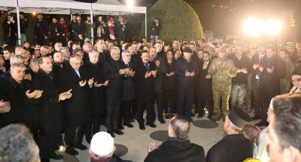BAŞKAN BÜYÜKGÖZ, HATAY’DA DEPREM ŞEHİTLERİNİ ANDI