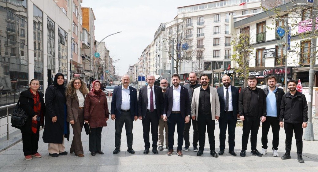 Beş Başkan Şehit Numan Dede Caddesi Esnafıyla Buluştu