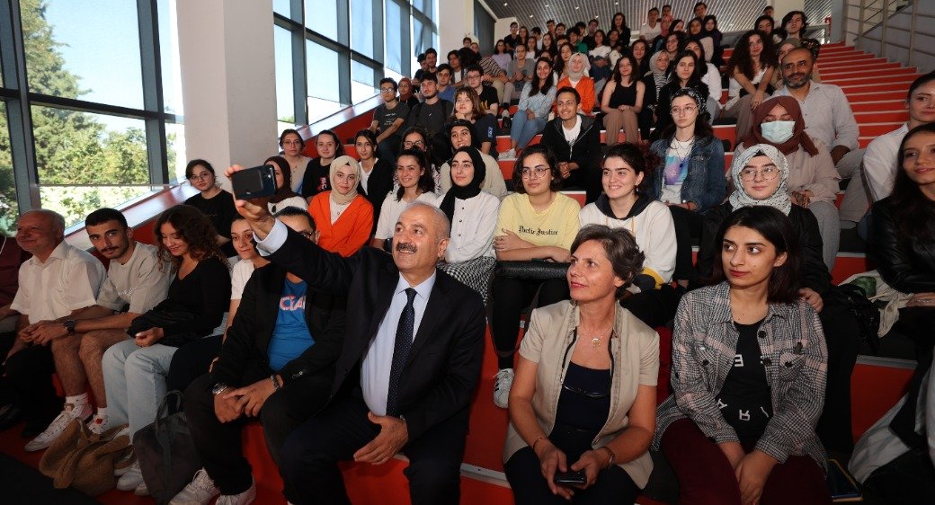 Gebze Belediyesi’nin Üniversite Eğitim Desteği İçin Başvurular Başladı