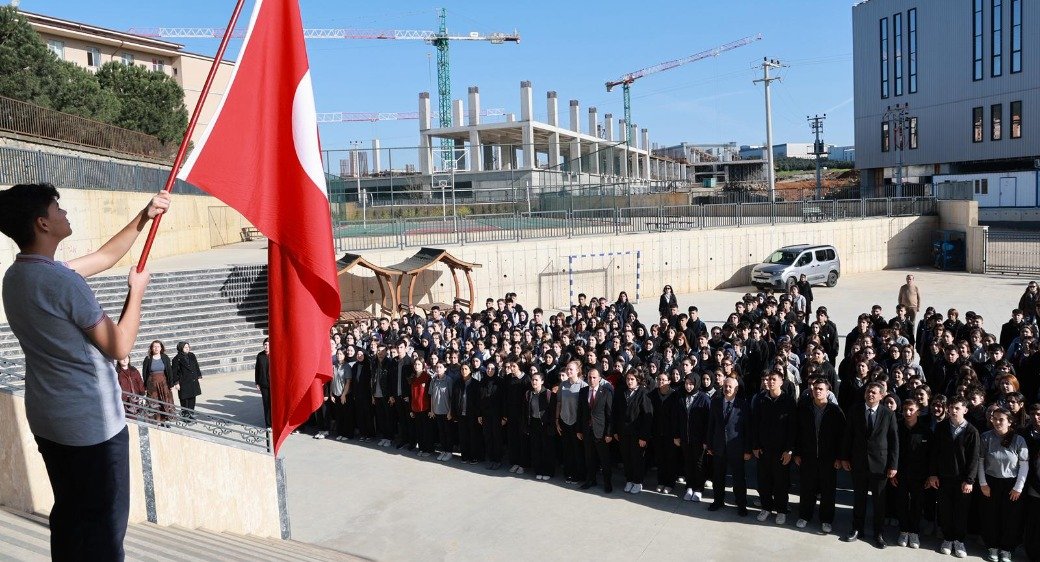 İbn-i Sina MTAL’de Bayrak Töreni