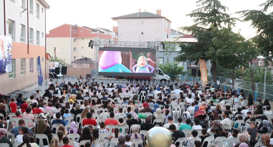 Köşklüçeşme'de Açık Hava Sinema Keyfi
