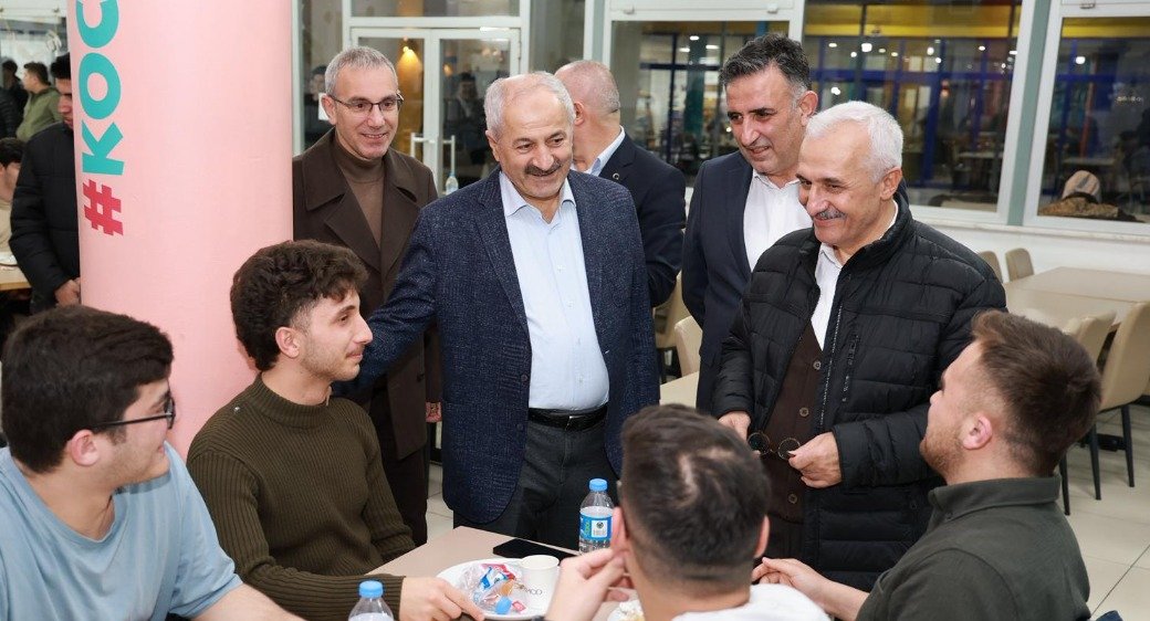 Başkan Büyükgöz Gençlerle Sahur Sofrasında Bir Araya Geldi