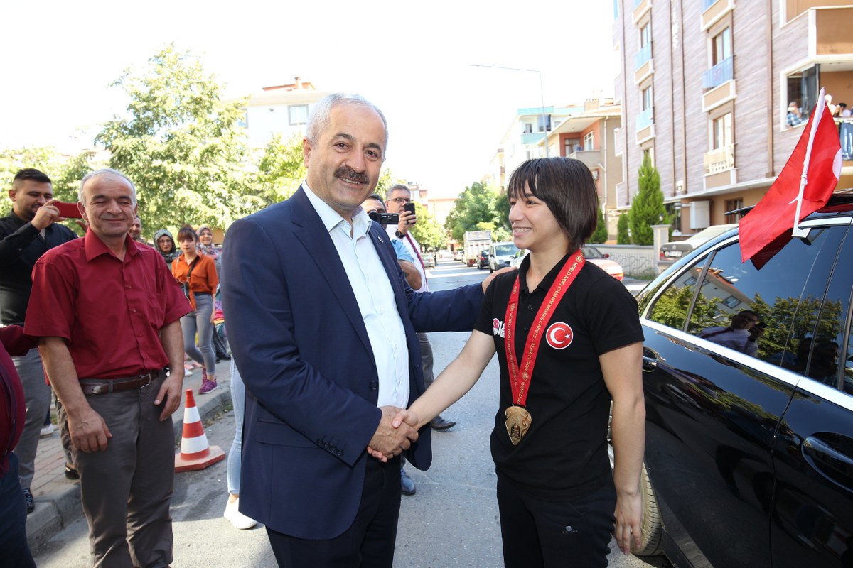 Şampiyonu Başkan Büyükgöz karşıladı