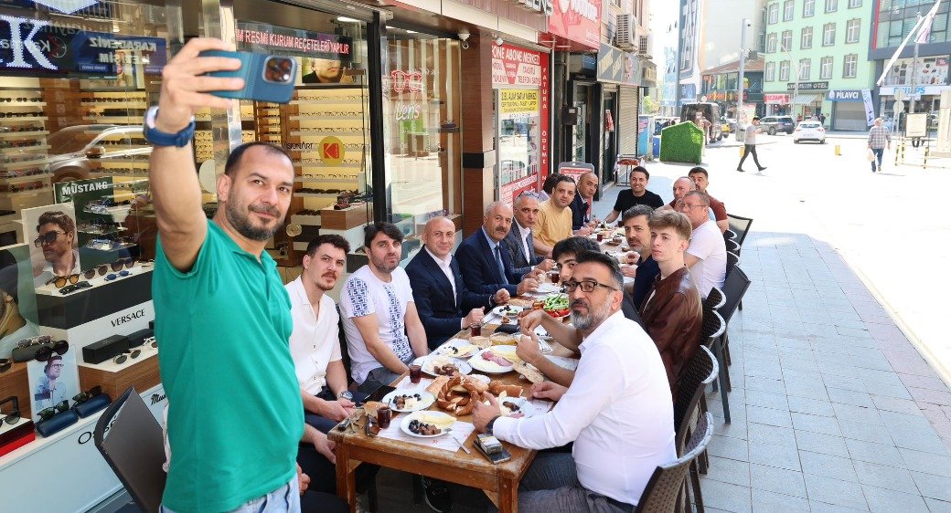 Başkan Büyükgöz, Eskiçarşı Esnafıyla Kahvaltıda Buluştu