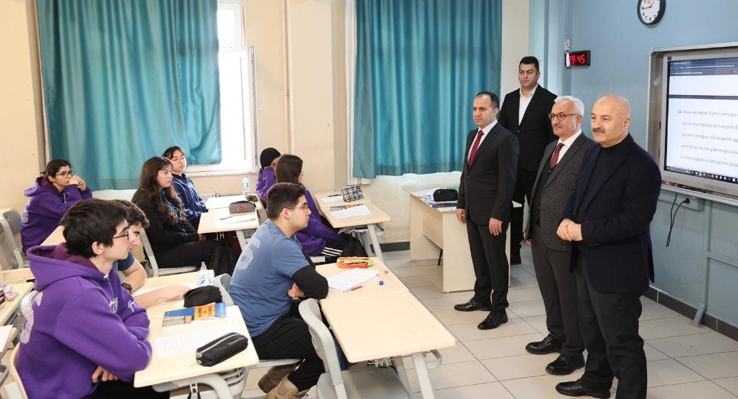 Yücel Boru Fen Lisesi’nde Bayrak Töreni