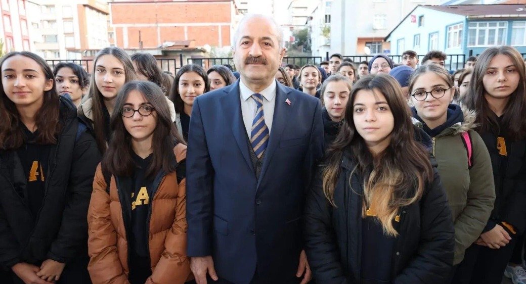 Kaymakam Özyiğit ve Başkan Büyükgöz Bayrak Töreninde Cumhuriyet Anadolu’da