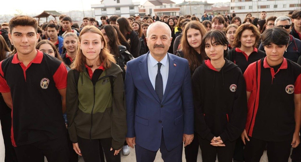 Kaymakam Özyiğit ve Başkan Büyükgöz Bayrak Töreninde