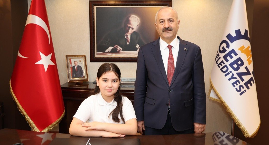 Başkan Büyükgöz koltuğu Kübra Sultan’a devretti