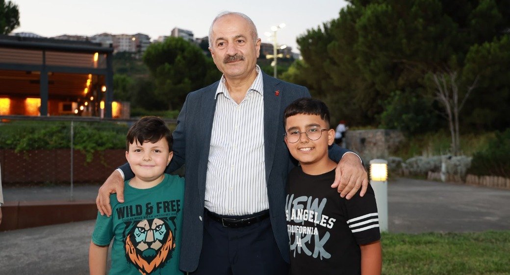 Başkan Büyükgöz, Eskihisar Millet Bahçesi ve Botanik Parkı'nda Vatandaşlarla Bir Araya Geldi