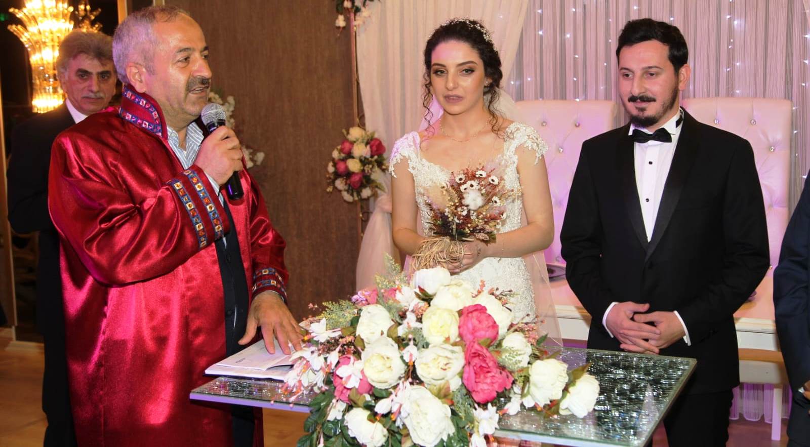 Başkan Büyükgöz ilk nikahını kıydı