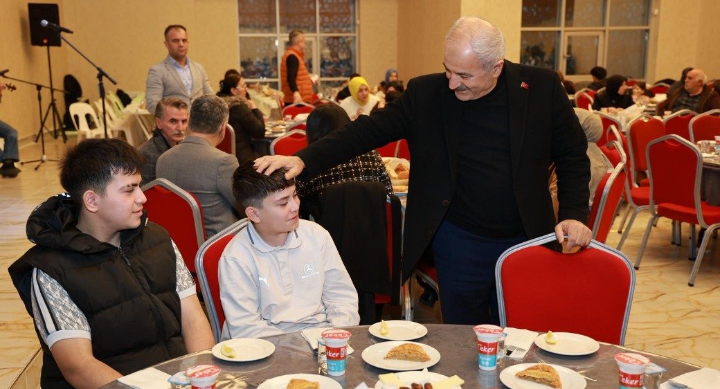 Gebze’de Mevsim Ramazan Kapsamında Yetim ve Öksüz Çocuklara İftar 