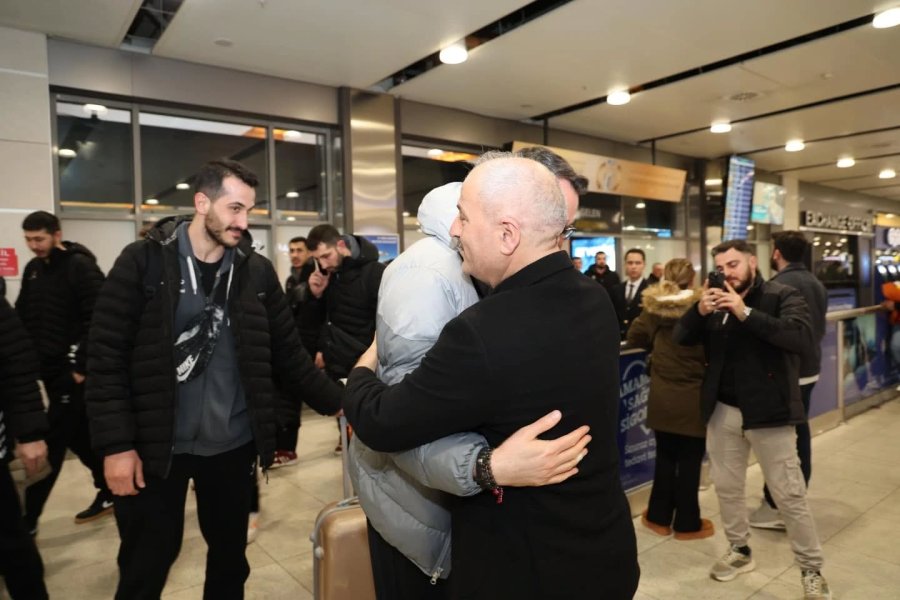 Gebze’nin Şampiyon Efelerini Başkan Büyükgöz Karşıladı