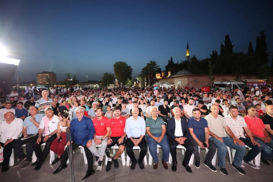 Gebze Meydanda Milli Takım Coşkusu