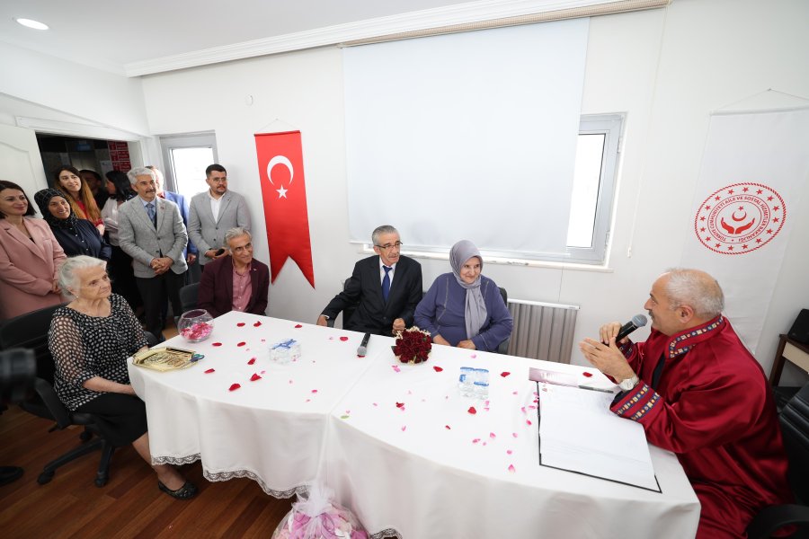Başkan Büyükgöz Huzurevinde Nikah Kıydı