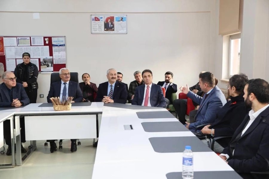 Kaymakam Özyiğit ve Başkan Büyükgöz Bayrak Töreninde