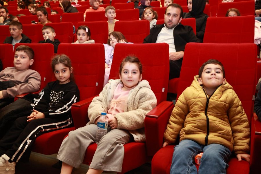 Başkan Büyükgöz’den Minik Sinemaseverlere Sürpriz