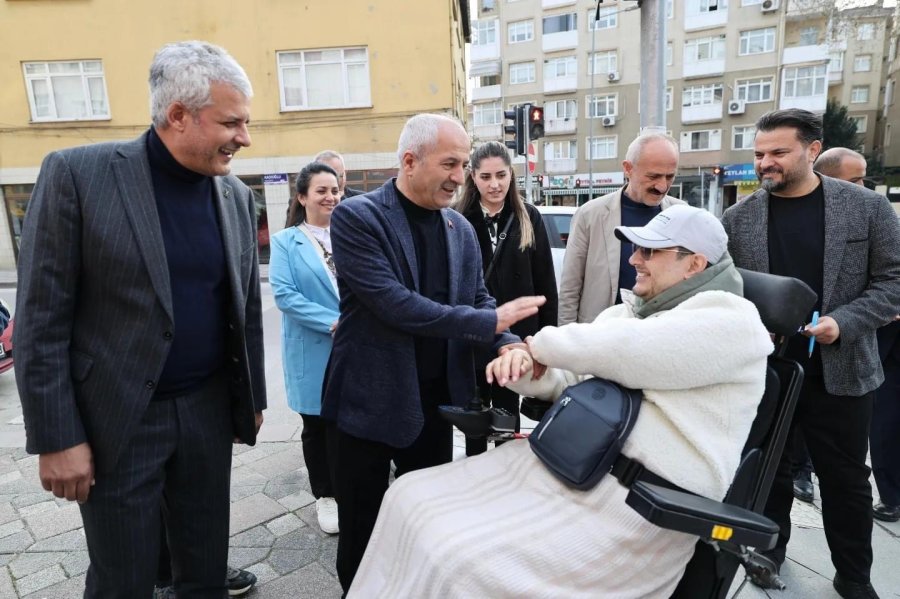 Başkan Adayı Büyükgöz, Şehit  Numan Dede Caddesi’ni Gezdi