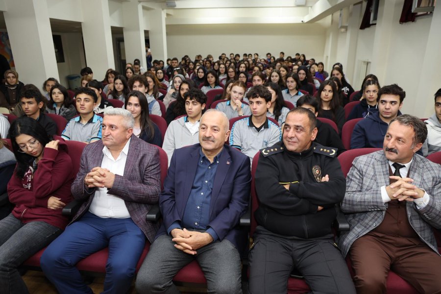 Ahmet Sula’dan Gebzeli Gençlere “Şuurlu Gençlik” Semineri