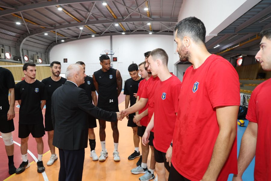 Başkan Büyükgöz, Gebze Belediyesi Voleybol Takımıyla Bir Araya Geldi