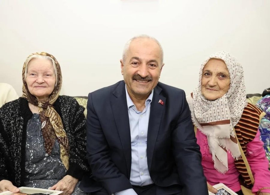 Başkan Büyükgöz Huzurevi Sakinlerine Konuk Oldu